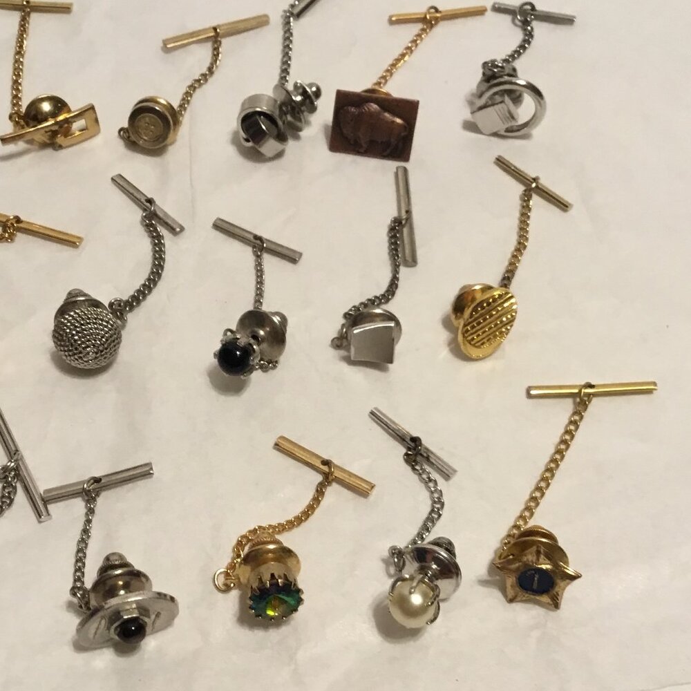 Lot of 22 fabulous vintage gold and silver toned Tie Tacks Lapel Pins w/ chains - Picture 3 of 9